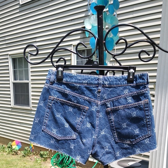 H&M love cut off Jean shorts - Picture 2 of 7